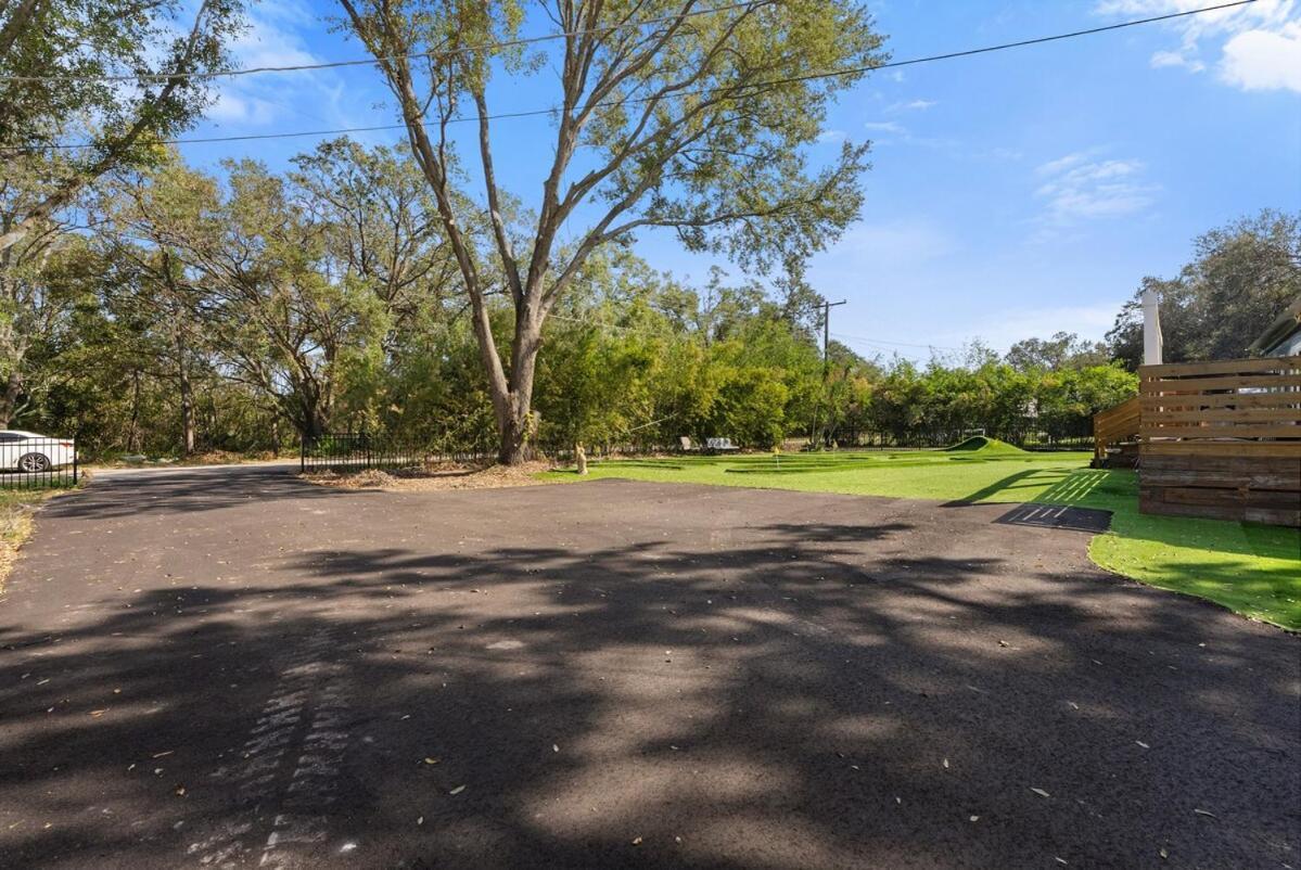 Putt Putt Golf Retreat Tampa Exterior photo